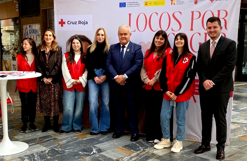 La campa�a �Locos por acoger� de Cruz Roja recal� en Totana el d�a de la Patrona